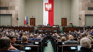 Изненадваща анкета. Само три партии в Сейма