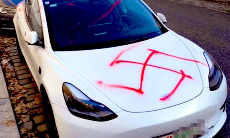 ФБР издава предупреждение, тъй като вандализмът на Tesla се разпространява в цялата страна