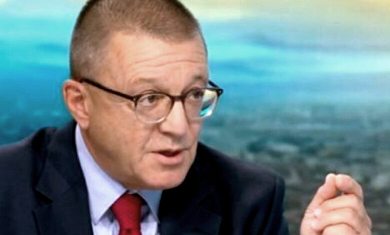 Президентът абдикира като главнокомандващ