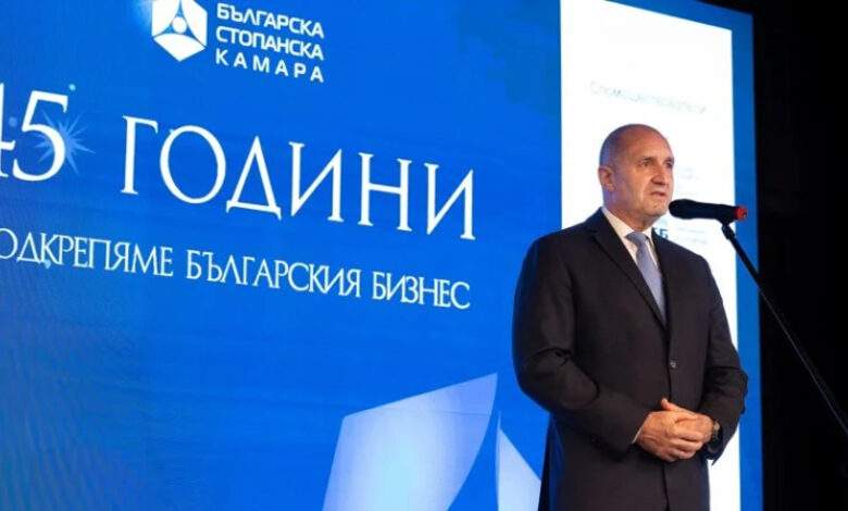 Президентът Радев отличи Българската стопанска камара за 45-годишнината ѝ