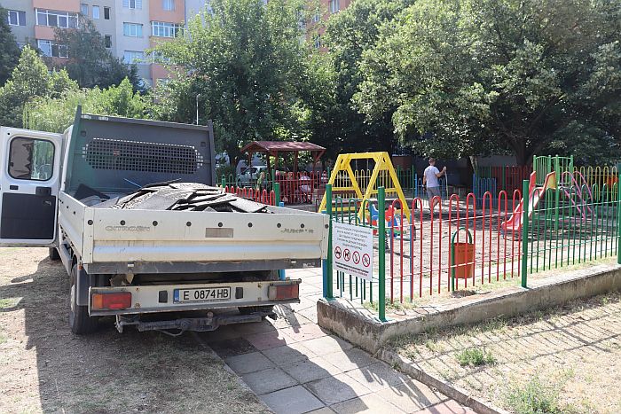 Обновяват 27 детски площадки в Благоевград
