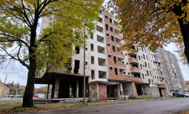 Недостроен блок в пернишкия квартал „Хумни дол“ беше продаден след години проблеми с обществения ред